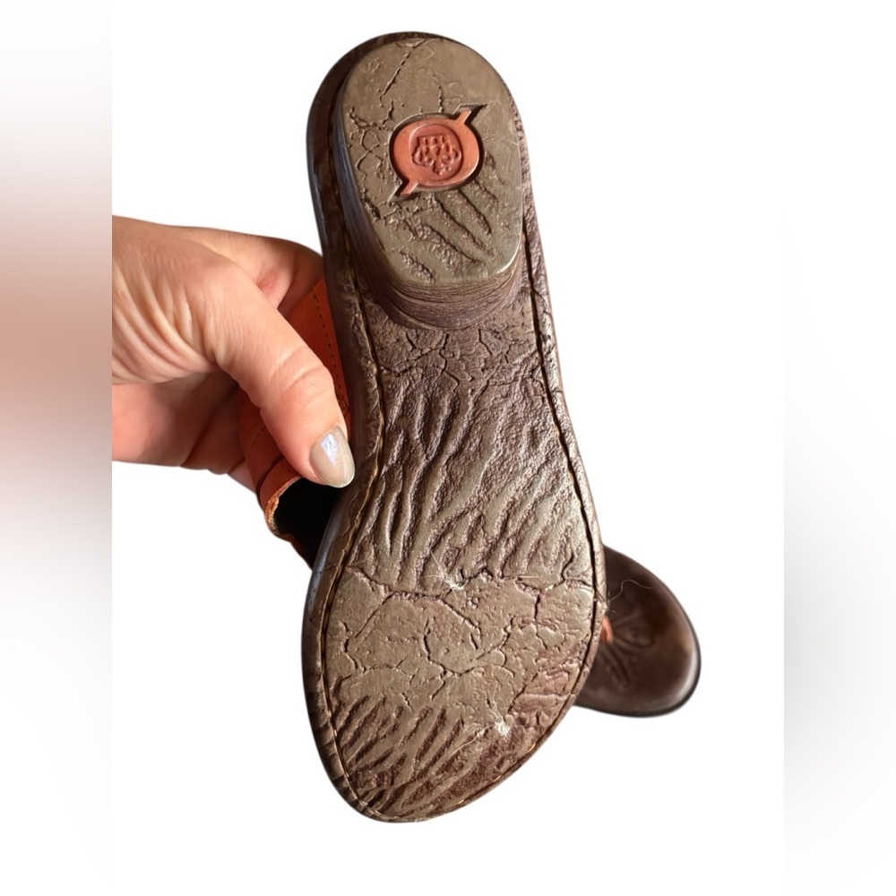 BORN Leather Thong Sandals in Burnt Orange - Women's Slip-On sz 7 preloved - Picture 5 of 9
